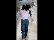 スマホ個人撮影　ラッキースケベ☆突然のゲリラ豪雨で透けブラしてた女の子を盗撮…!!